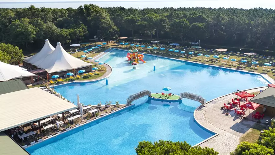Jeux piscine villagio Mare Pineta Casalborsetti