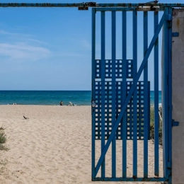 Plage à proximité du HolaCamp Barcelona